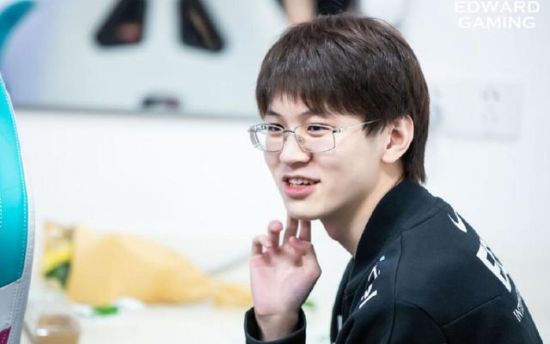 英雄联盟S15总决赛瑞士轮BLG精彩战胜VKS